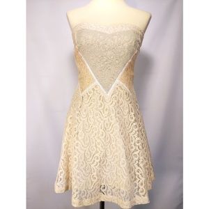 Kimchi Blue strapless lace dress